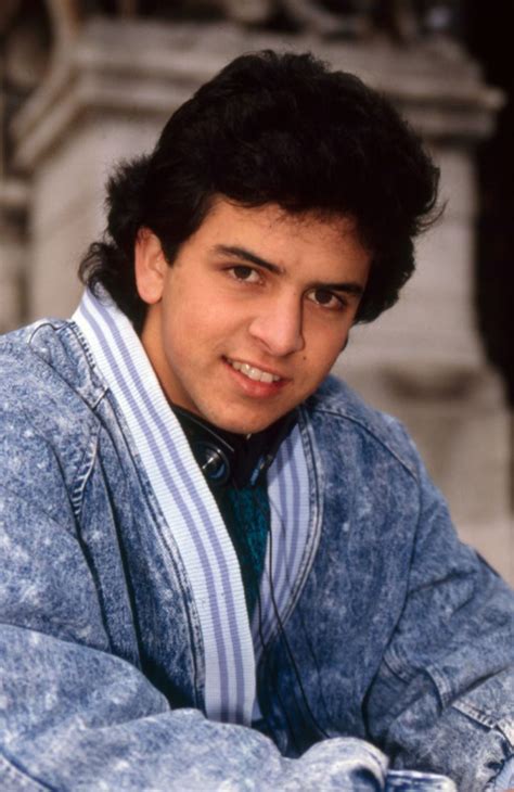 Listen to Glenn Medeiros Radio Songs.